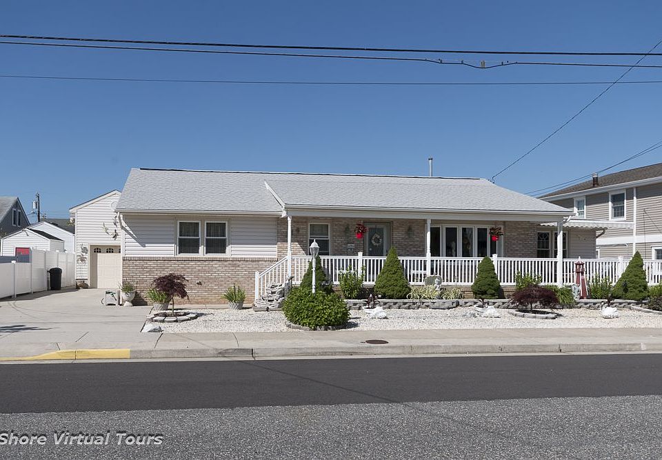 1st image of 214 E Charleston Ave