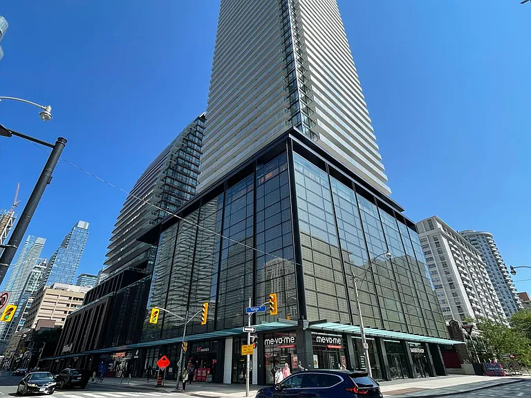 501 Yonge St #1402 — Photo 1