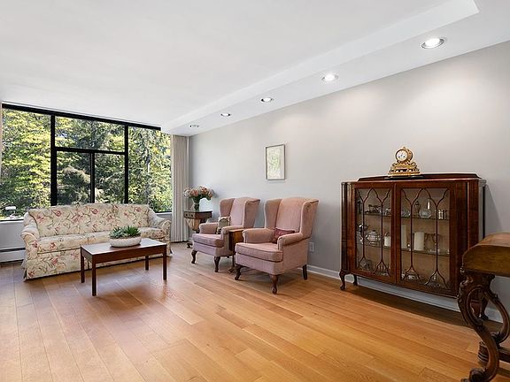 5th image of 4101 Yew St #309