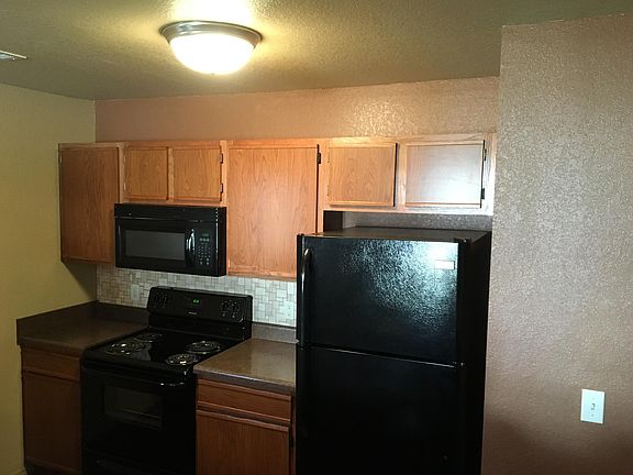 2nd image of 921 Meadowlands Dr