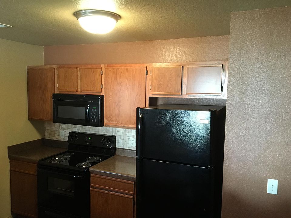 1st image of 929 Meadowlands Dr
