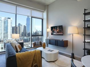 943 W Washington Blvd #905, Chicago, IL 60607