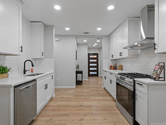 3rd image of 271 CLIFFWOOD DR