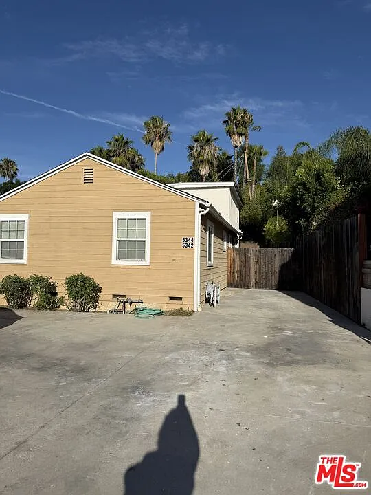 3 bed, 3.0 bath, 1200 sqft, $4,950 — Photo 3