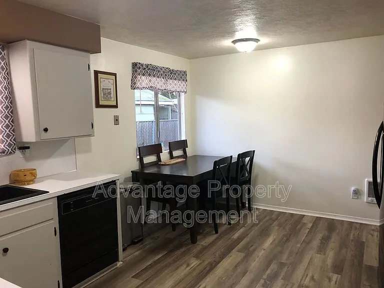 1650 Jackson St SE — Photo 8