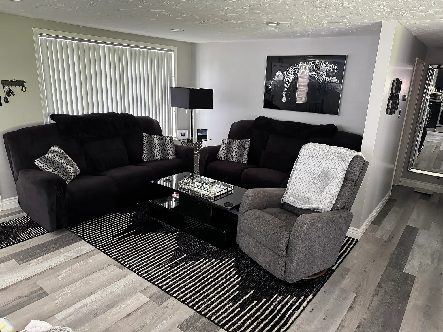 2 bed, 1100 sqft, $1,900 — Photo 1