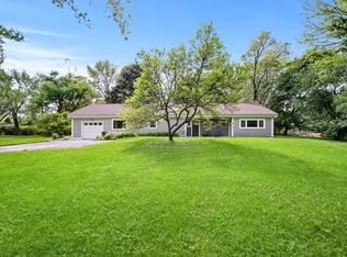 104 Arlington Dr, Barrington, IL 60010