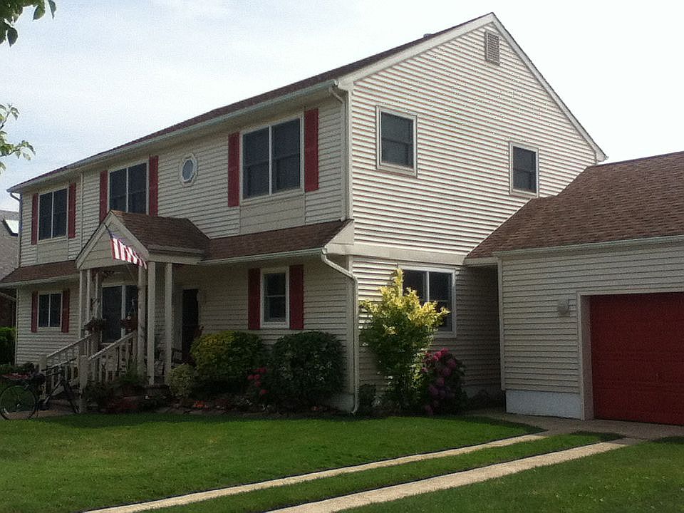 Front showing garage