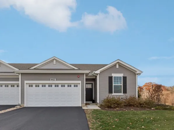 952 Darwin St, North Aurora, IL 60542
