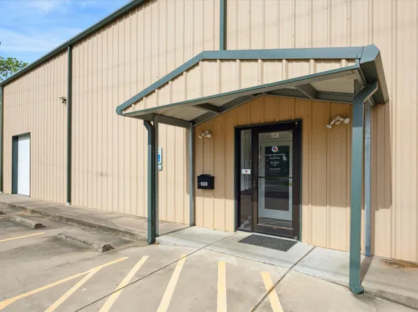 920 Front St, Columbus, TX 78934