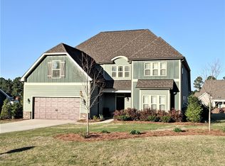 521 Goldenleaf Cir, Whispering Pines, NC 28327