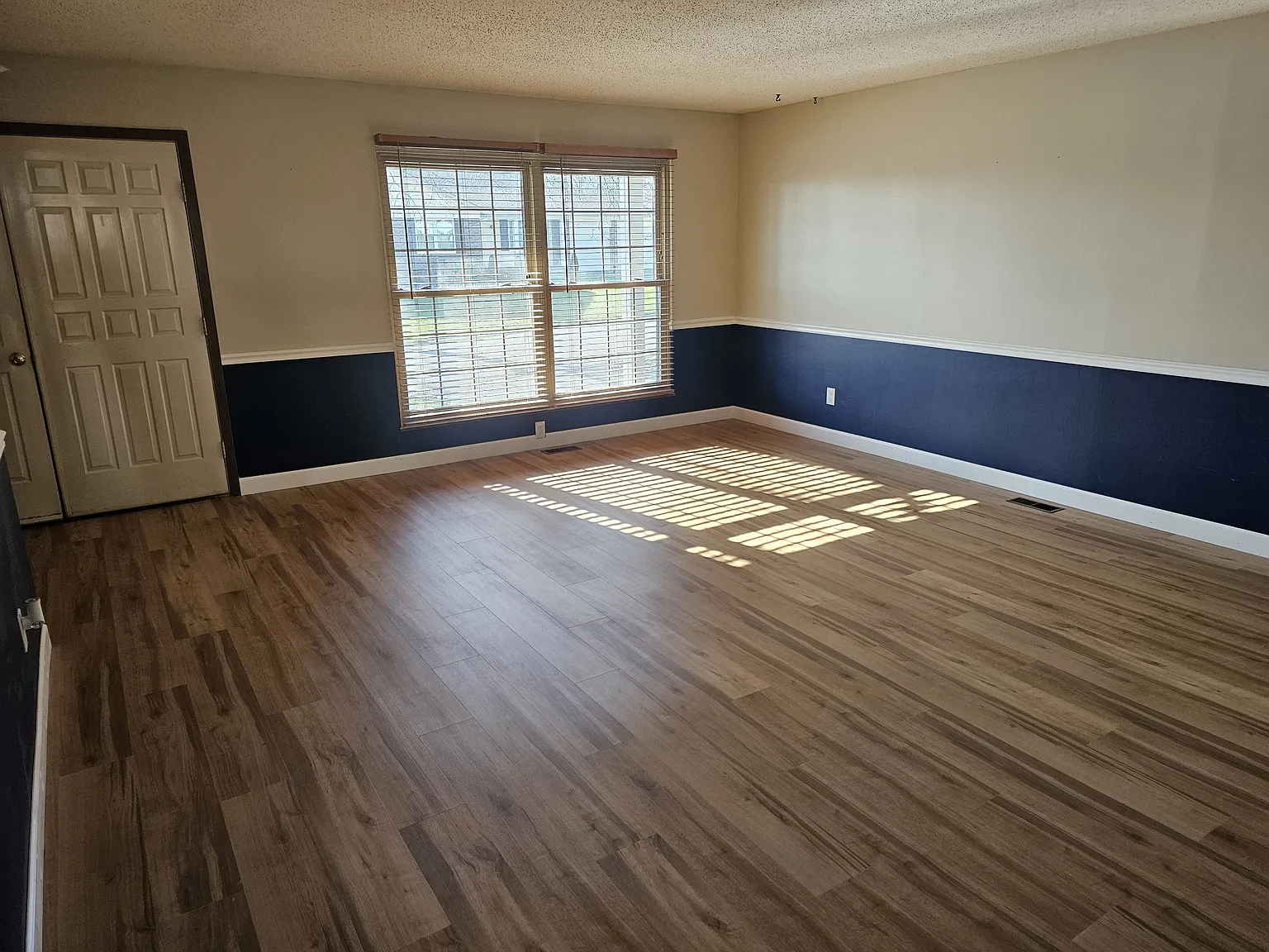 3 bed, 2160 sqft, $2,600 — Photo 3