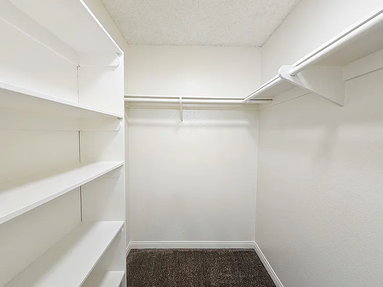 Lake Meadows Apartments — Photo 58