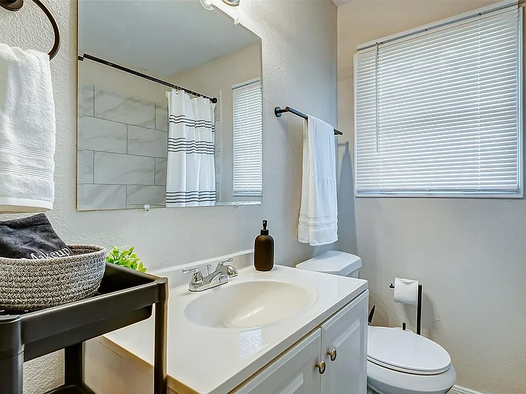 4440 Castor St — Photo 11