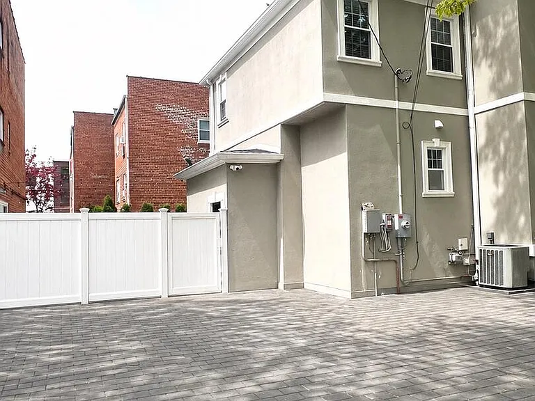 43rd Ave — Photo 25