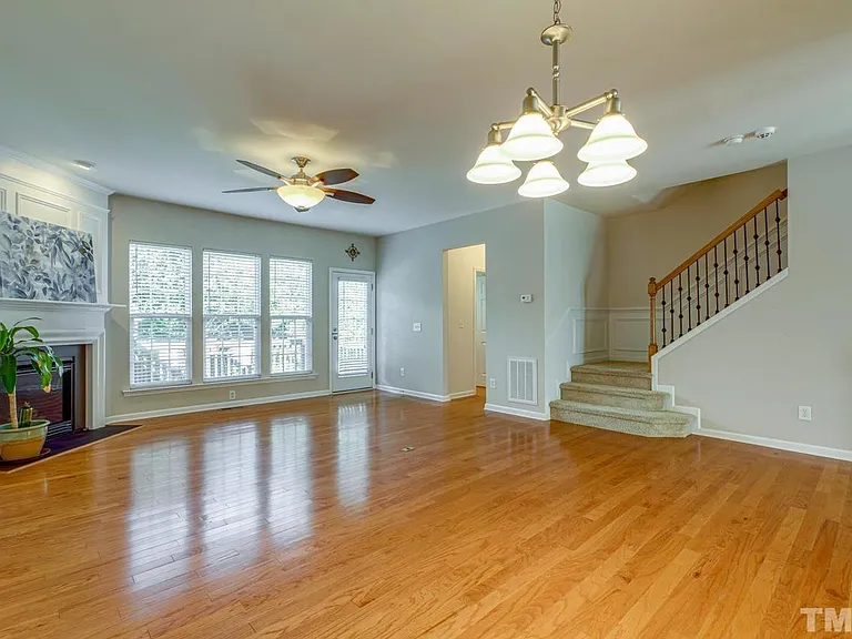 2745 Laurelcherry St — Photo 2