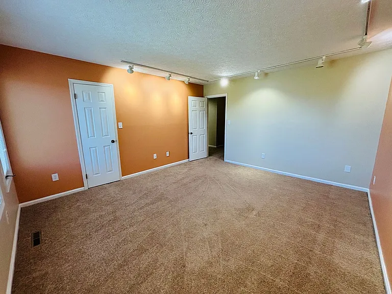 530 Kamran Dr — Photo 17