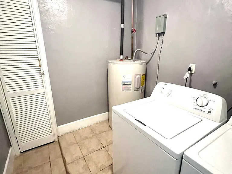 210 Pennsylvania Ave #1 — Photo 16