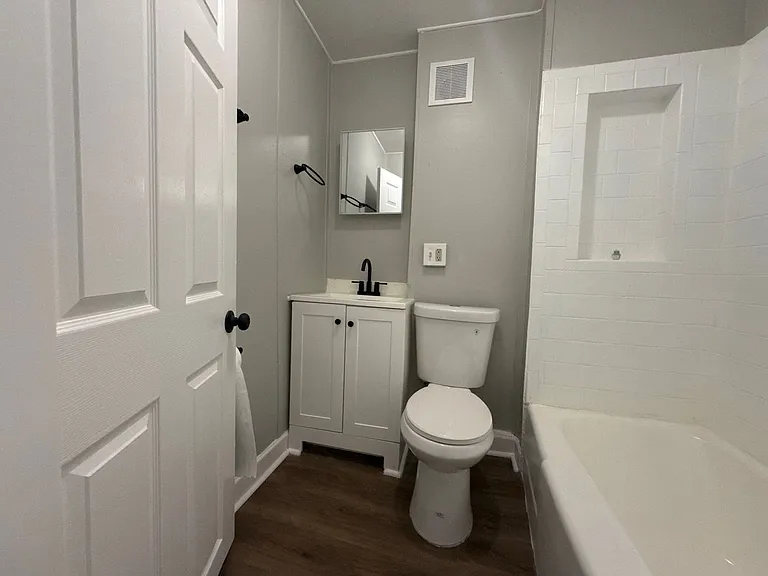 514 N Curley St — Photo 11