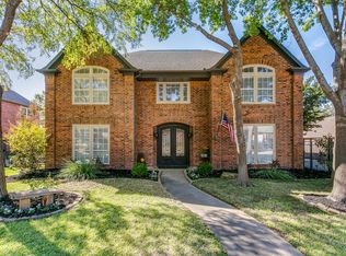 8505 Castle Creek Rd, North Richland Hills, TX 76182