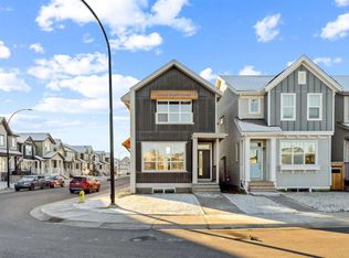 101 N Lavender Mnr SE, Calgary, AB T3S0C8