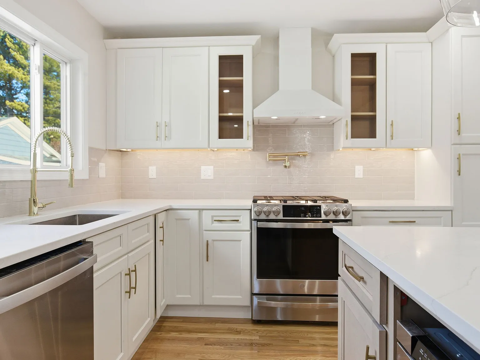 3 bed, 1738 sqft, $5,950 — Photo 3
