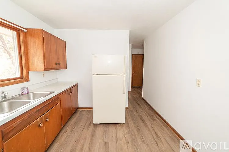 421 E Watrous Ave — Photo 4