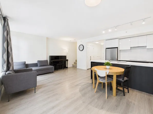 6335 Silver Ave, Burnaby, BC V5H 0C3
