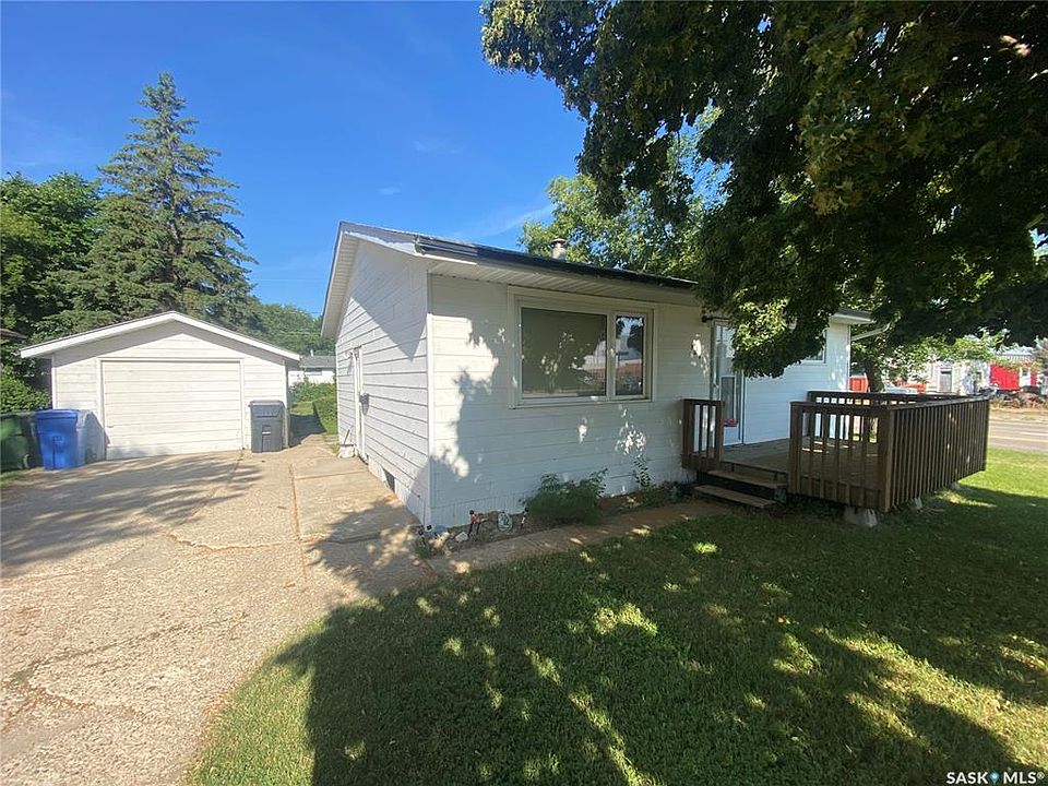1st image of 386 4TH AVENUE N