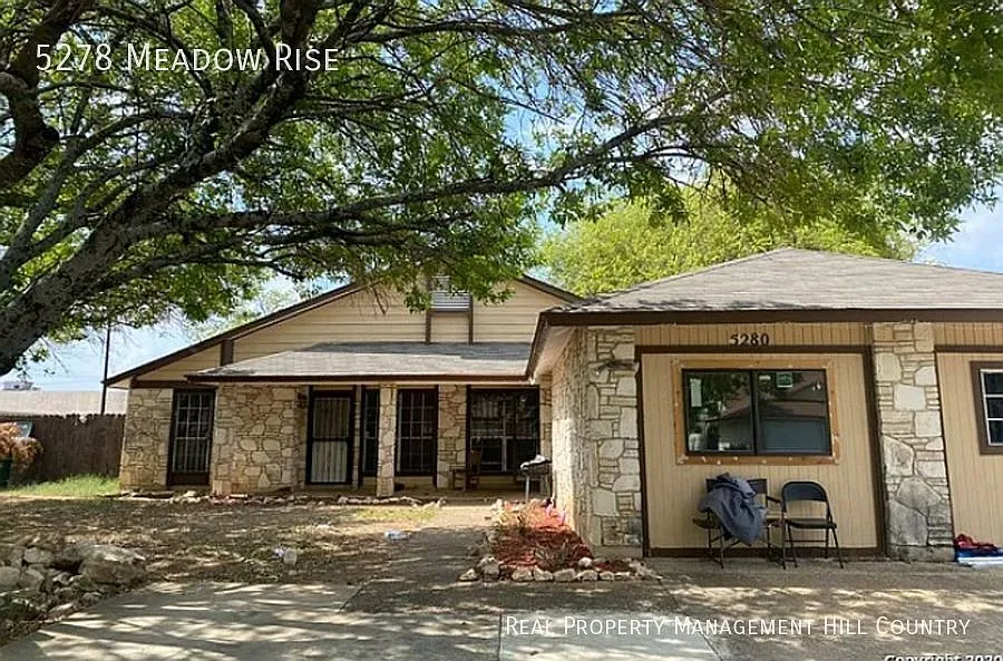 Meadow Rise 3 Bed / 2 Bath with Granite Kitchen and Fenced Backyard — Photo 2