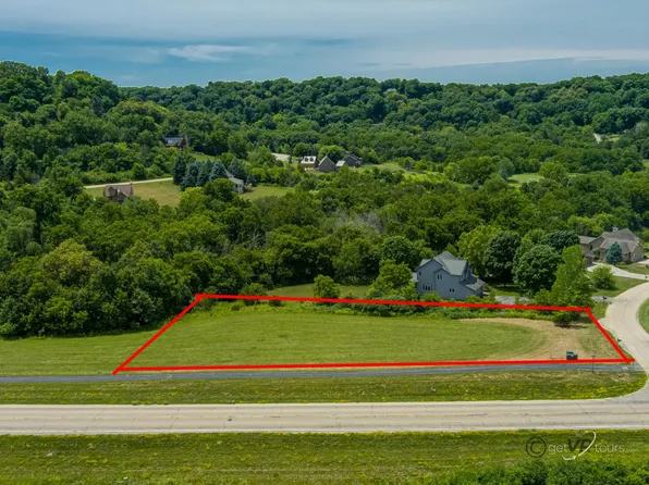 29 Augusta Dr, Galena, IL 61036