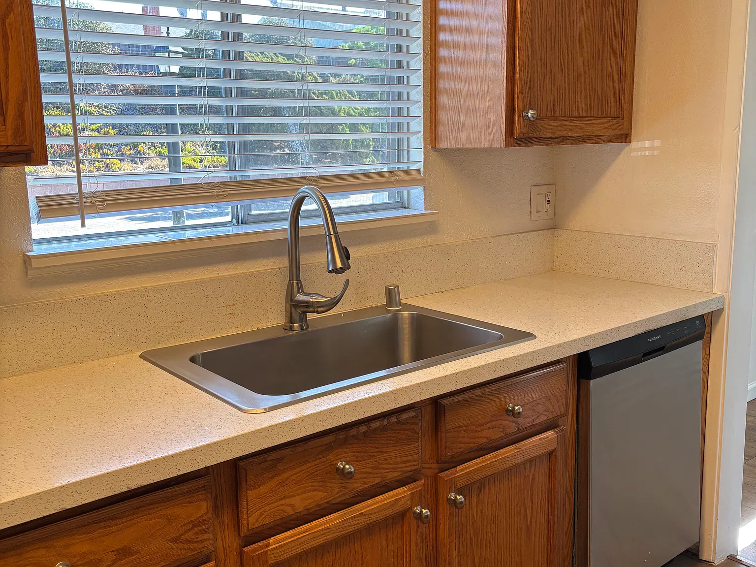 3 bed, 1484 sqft, $4,200 — Photo 4
