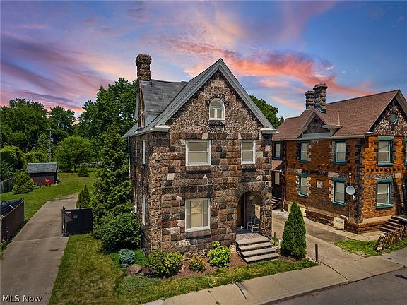 2nd image of 5822 Ellen Ave