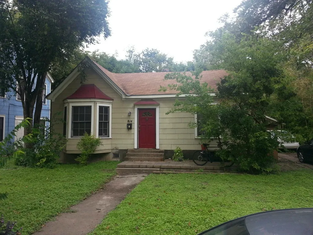 Ut Pre-Lease: Charming Home 2 Blocks From Ut, Wood Floors, Updated Kitchen, Walk/Bike To Campus — Photo 1