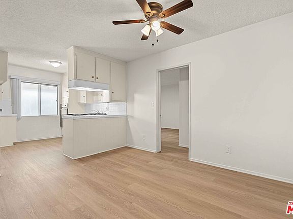 4th image of 15540 Moorpark St APT 8