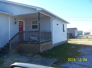 180 Outer Reef Dr, Chavies, KY 41727