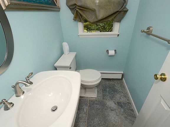 5th image of 44 Arista Dr