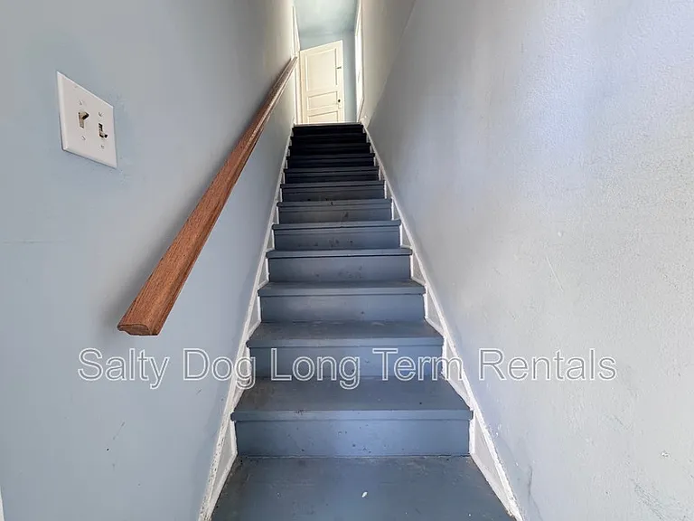 438 N Grandview Ave — Photo 4