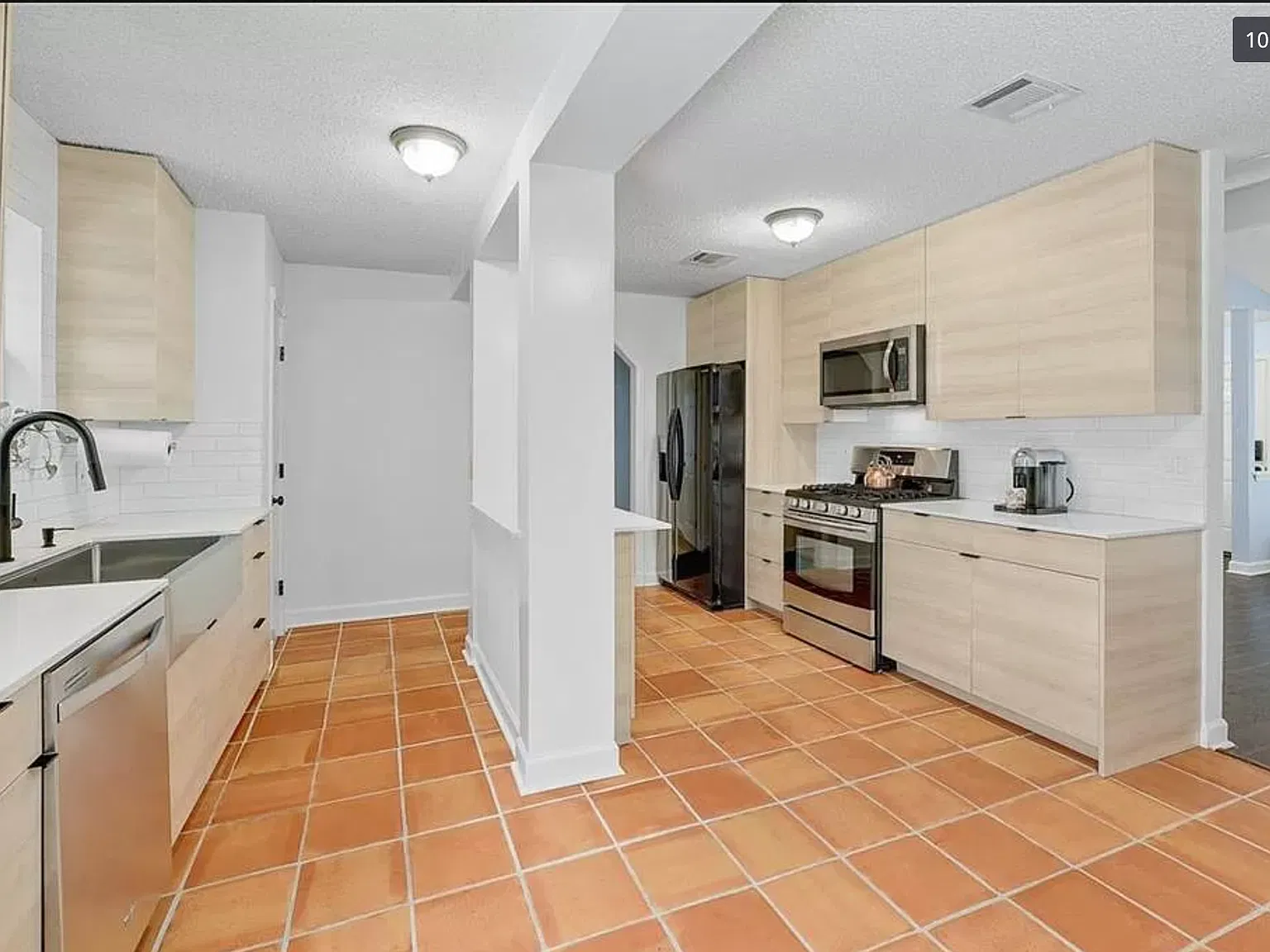 3 bed, 1332 sqft, $2,140 — Photo 2