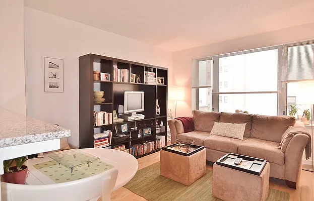 Rented by Park Property Advisors | media 17