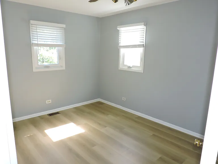 121 Hampton Ave — Photo 23