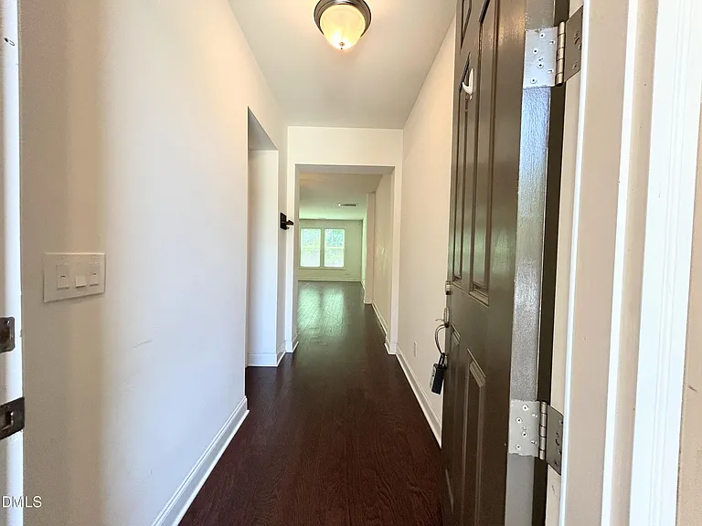 735 Lampwick Ln — Photo 5