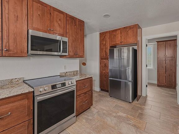 3rd image of 23360 Monarch Dr