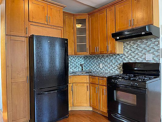 1st image of 820 Wyckoff Ave APT 2R