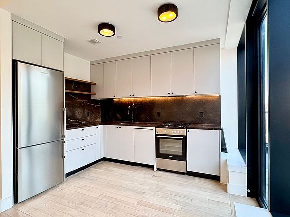 3rd image of 260 Gold St APT 1109