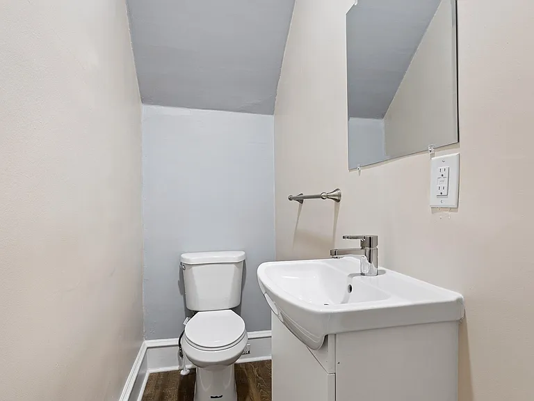1519 W 6th St — Photo 7