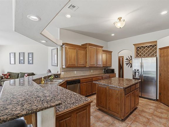 4th image of 600 NW 160th St
