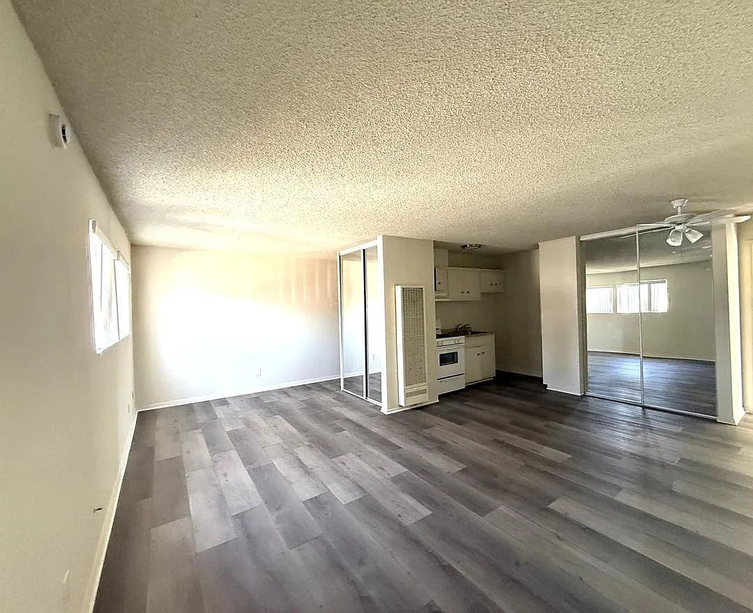 Studio, 1.0 bath, $1,525 — Photo 3