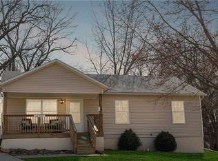 10207 Linwood Ct, Independence, MO 64052