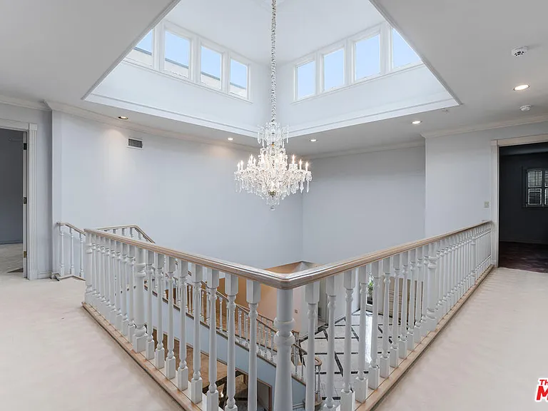 604 N Linden Dr — Photo 37